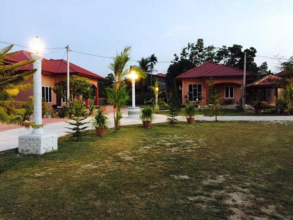 Harmony Guesthouse Sdn Bhd Padang Mat Sirat Exterior foto